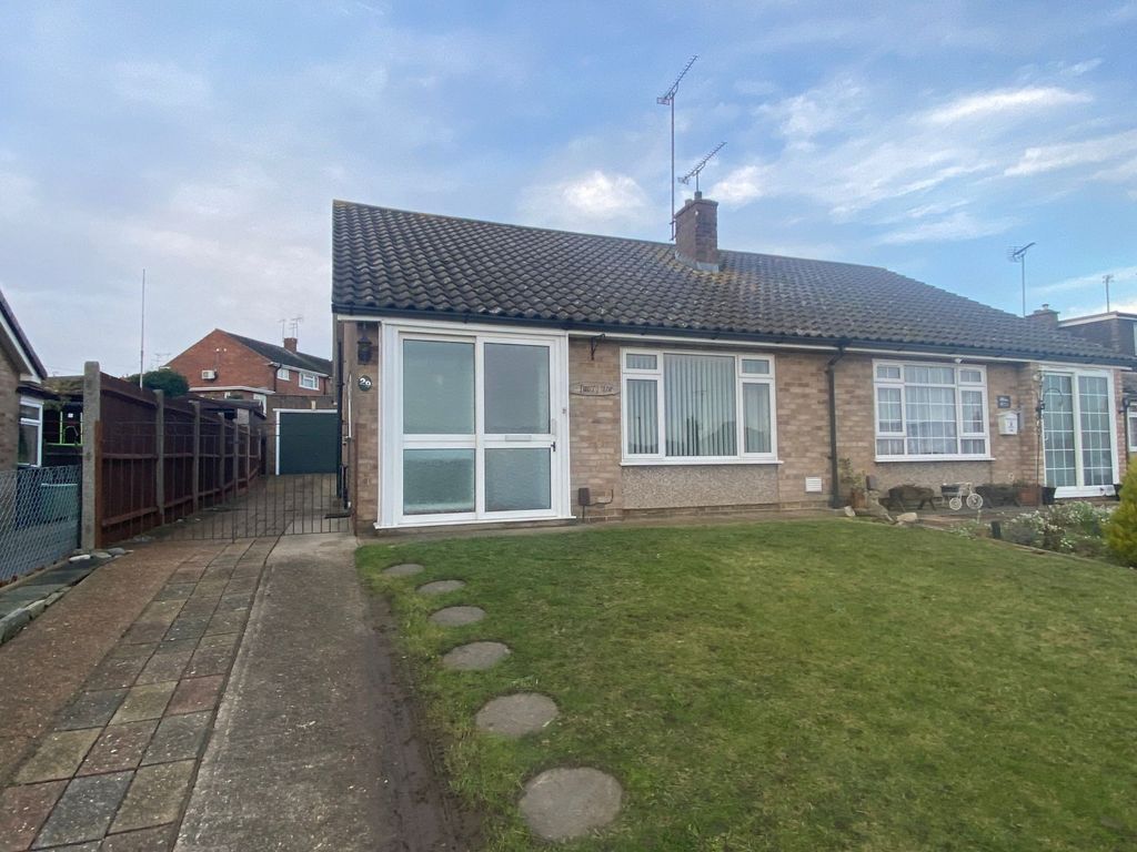 2 bed bungalow to rent in Painters Ash Lane, Northfleet, Gravesend