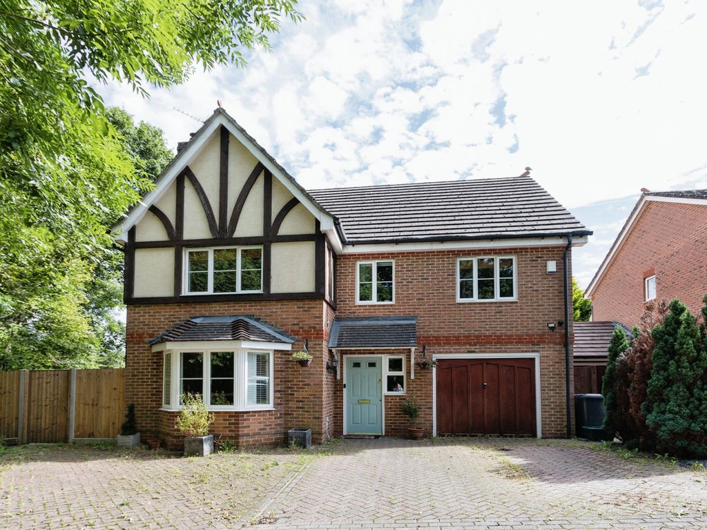 6 bed detached house for sale in Wood End, Chineham, Basingstoke