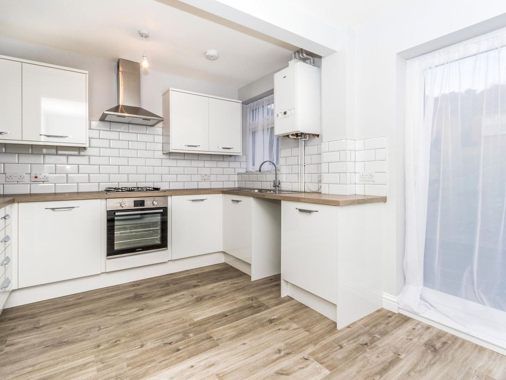 4 bed terraced house to rent in Harleston Road, Cosham, Portsmouth PO6