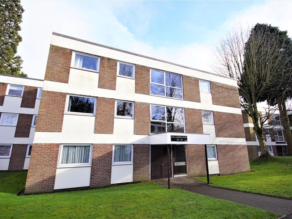 2 bed flat for sale in Wake Green Park, Moseley, Birmingham B13, £