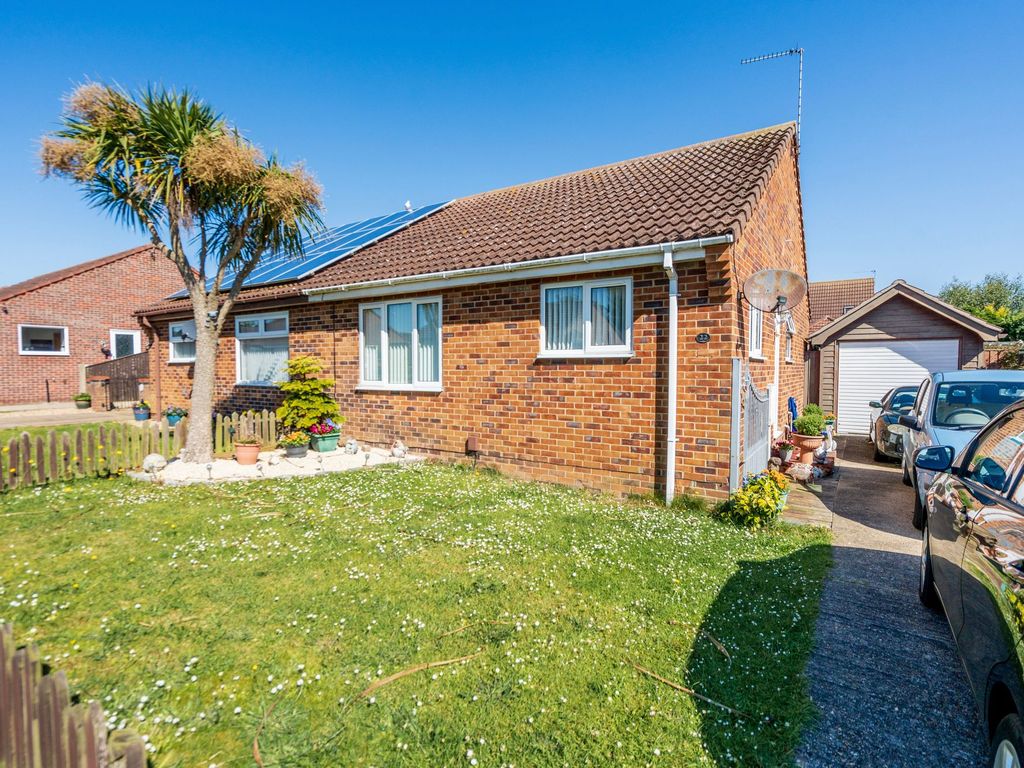 2 bed semidetached bungalow for sale in Covent Garden Road, CaisterOn