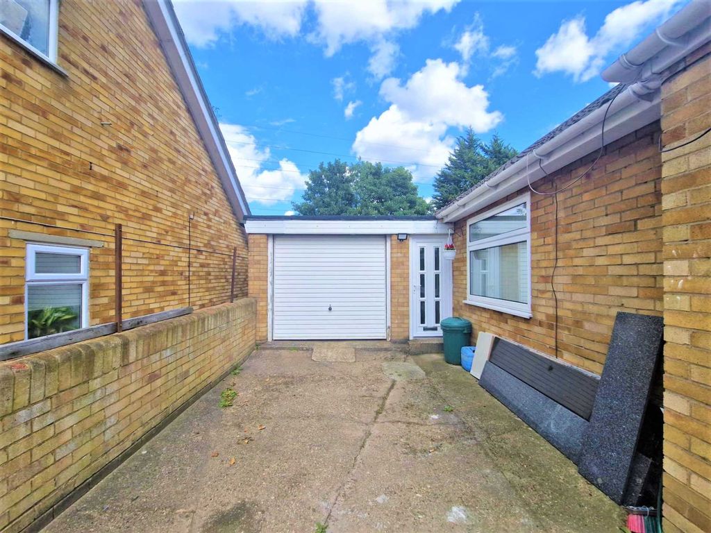 Property to rent in Derby Road, Luton LU4, £875 pcm Zoopla