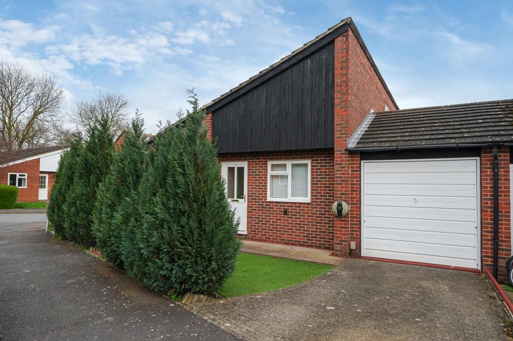 2 bed detached bungalow for sale in Didcot, Oxfordshire OX11, £325,000