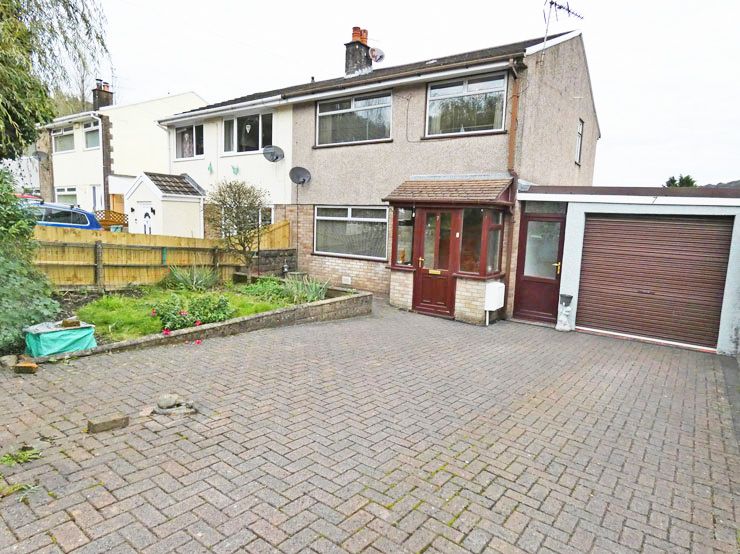 3 bed semidetached house for sale in Garden Close, Llanbradach