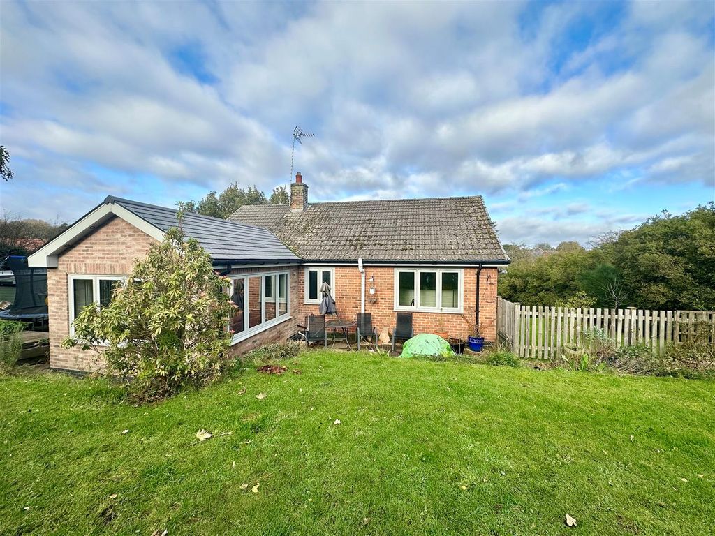 2 bed detached bungalow for sale in Meadow Lane, Blidworth, Mansfield