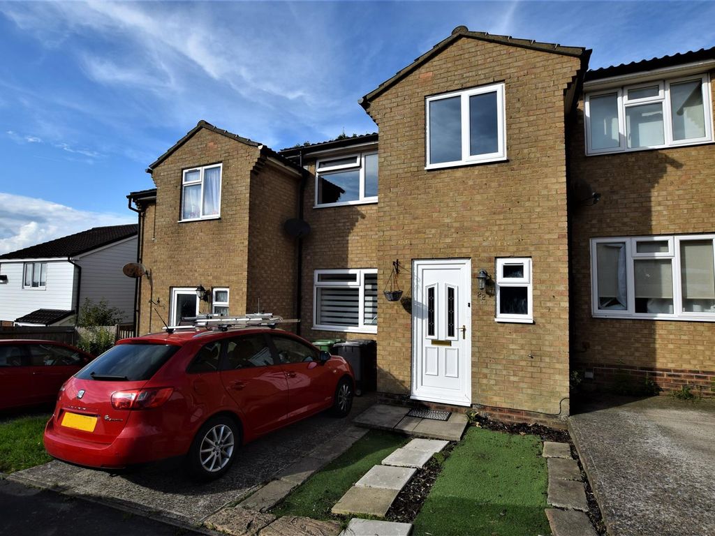 3 bed terraced house to rent in Warren Close, St. LeonardsOnSea TN38