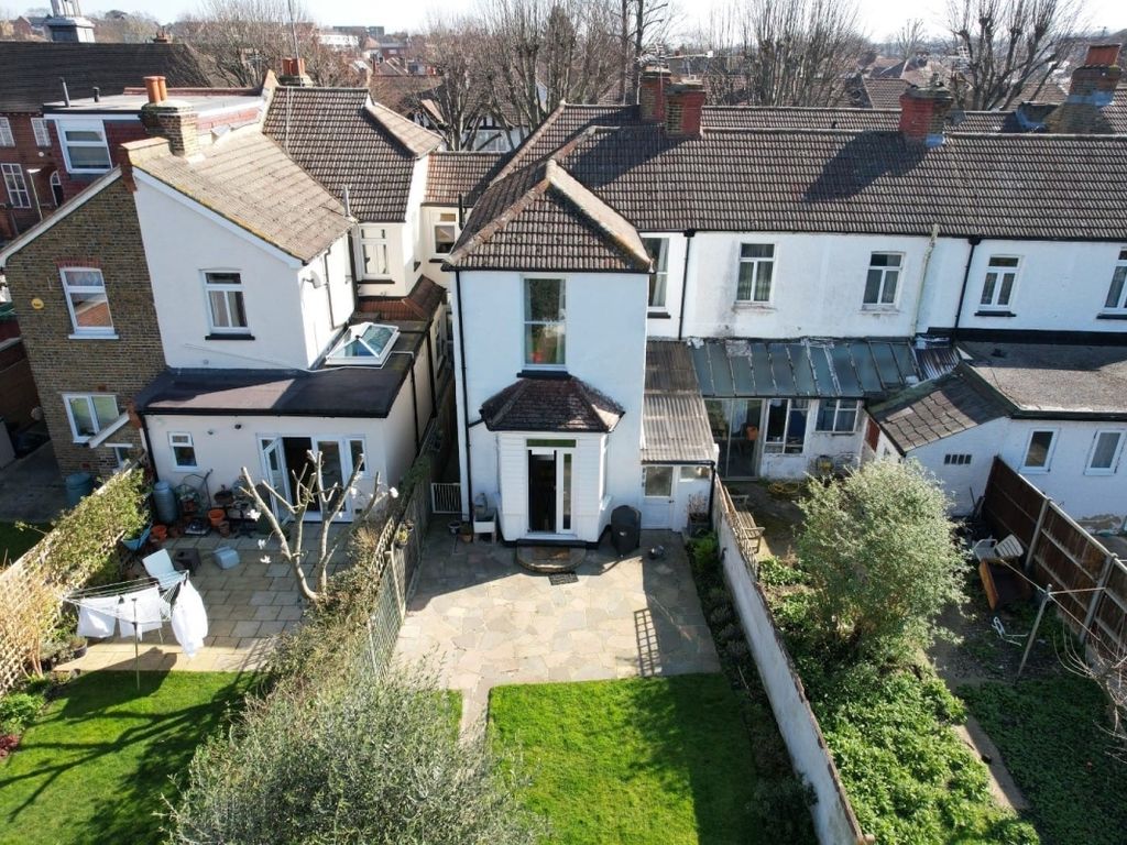 4 bed terraced house to rent in Lenham Road, Sutton SM1, £2,500 pcm