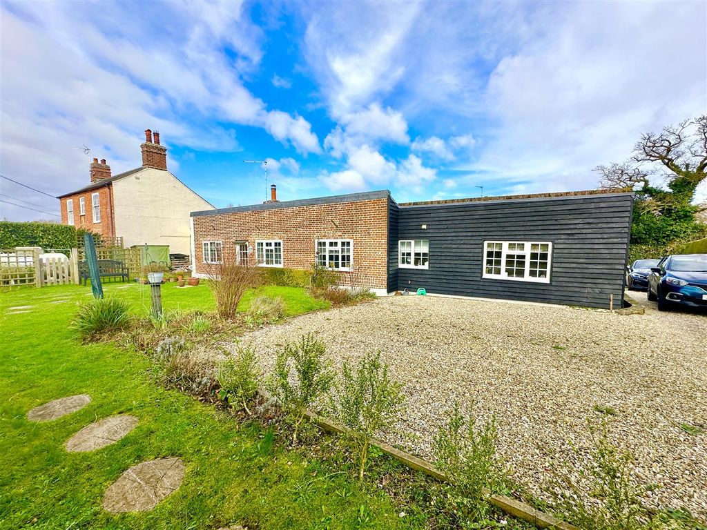 2 bed bungalow for sale in Marsh Road, Upton, Norwich NR13, £300,000