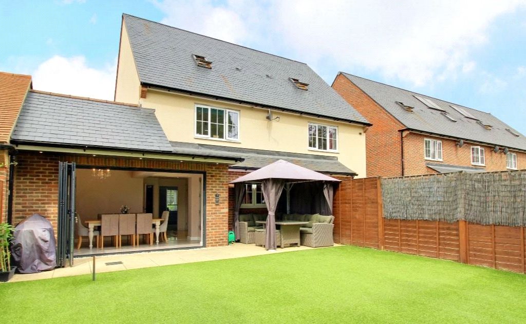 4 bed semidetached house to rent in Farm Close, Ware, Hertfordshire SG12, £2,150 pcm Zoopla