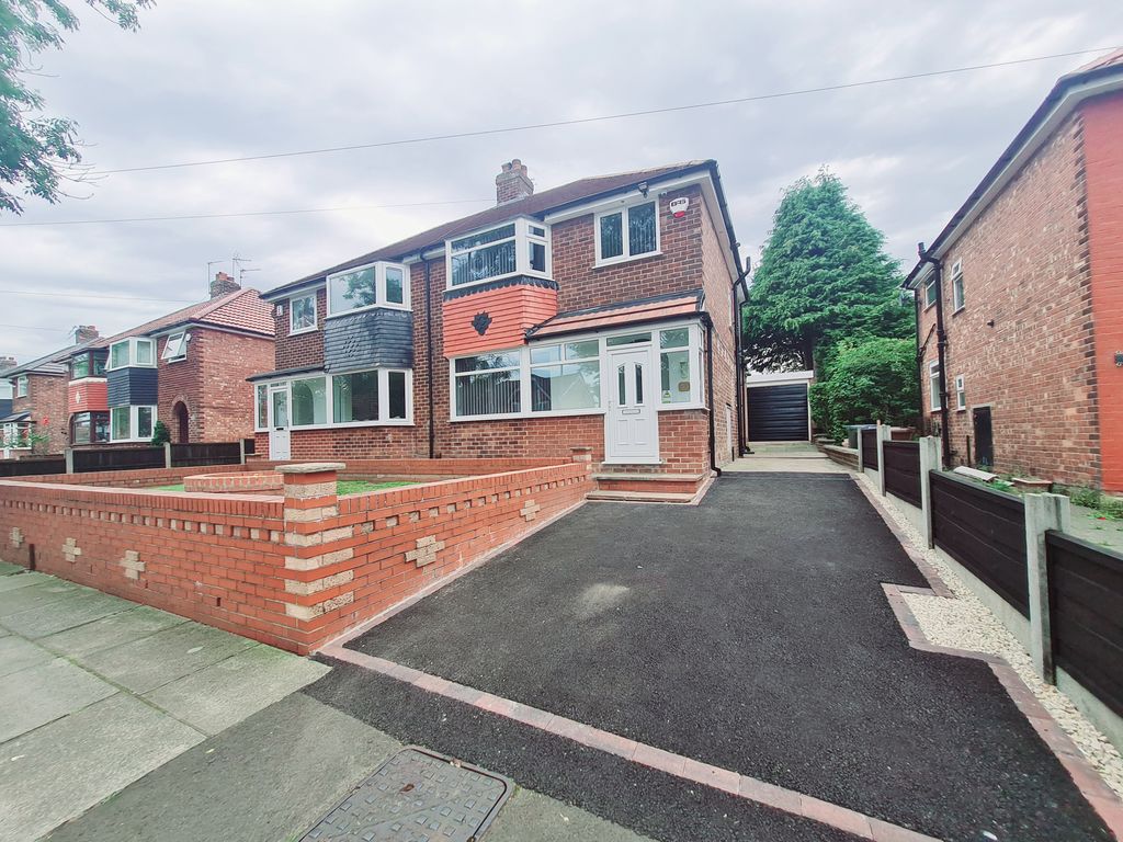 3 bed semidetached house to rent in Hazel Road, Whitefield, Manchester