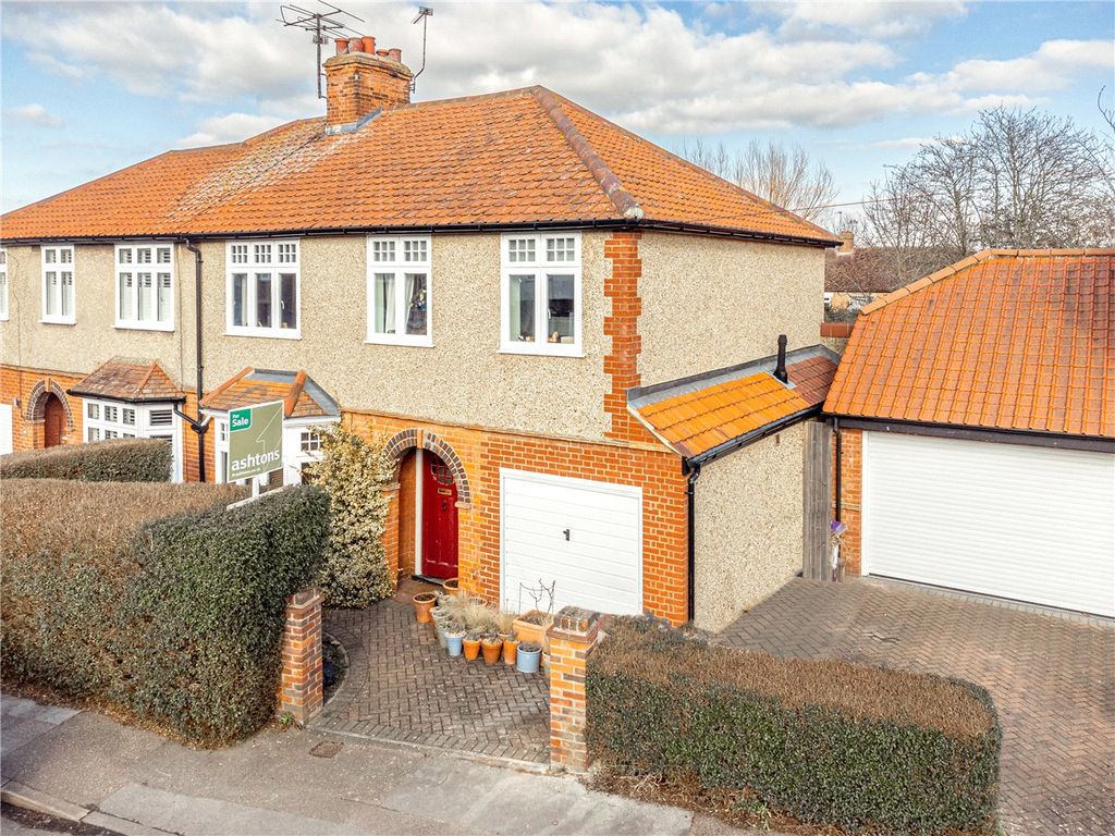 4 bed semidetached house for sale in Brampton Park Road, Hitchin