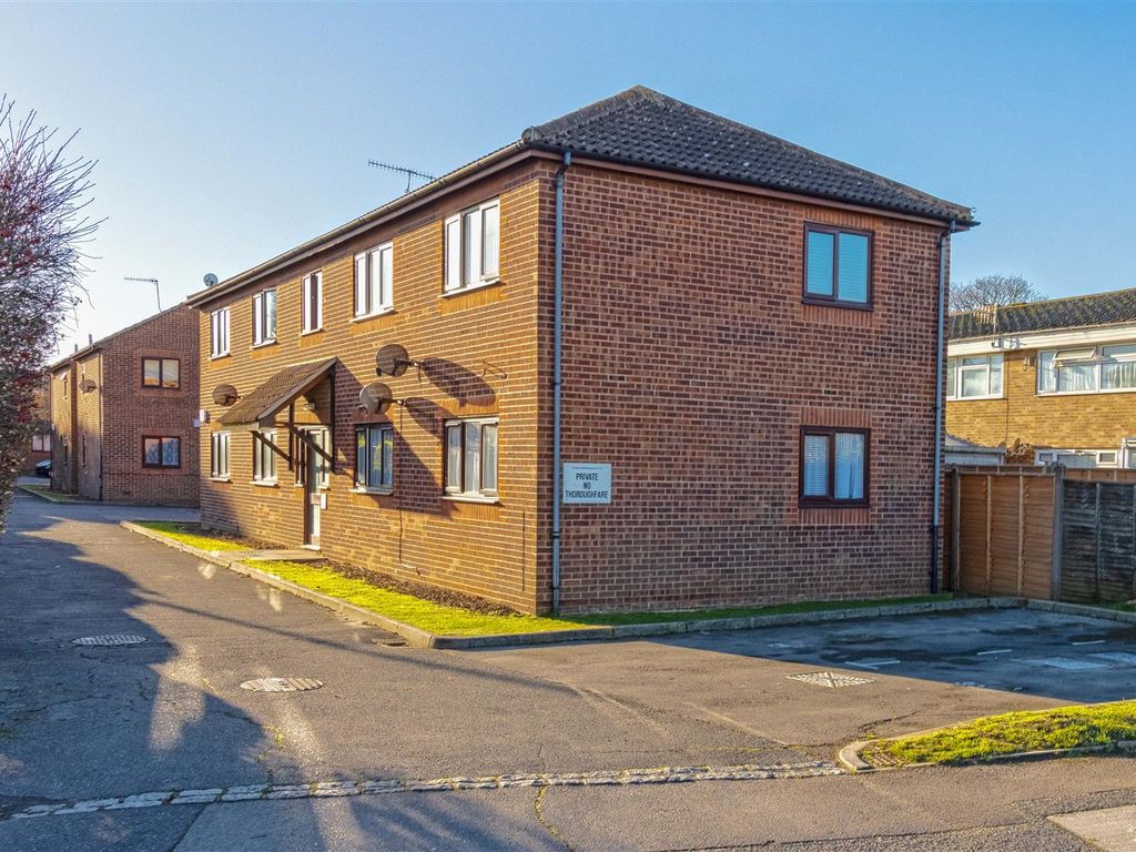 2 bed flat to rent in Brougham Walk, Worthing BN11 Zoopla