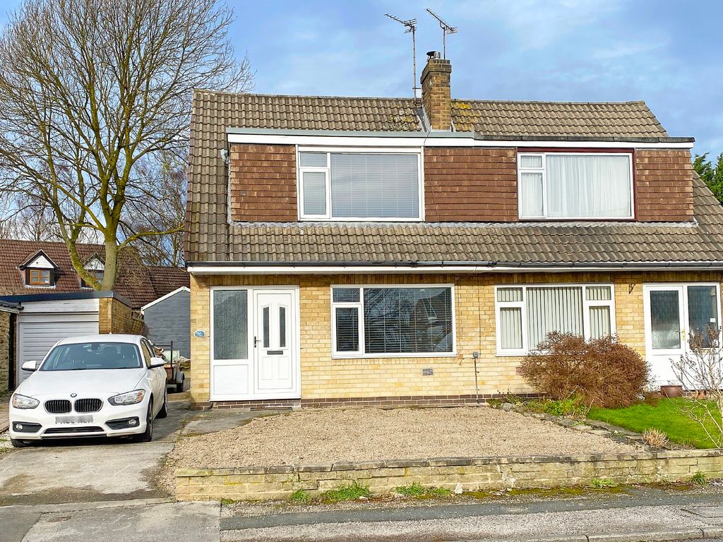 3 bed semidetached house for sale in Fairways Avenue, Harrogate HG2, £