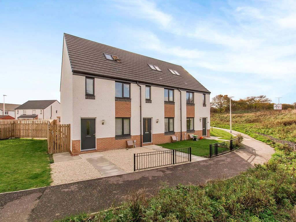 New home, 3 bed terraced house for sale in Rosslyn Court, Kirkcaldy KY1