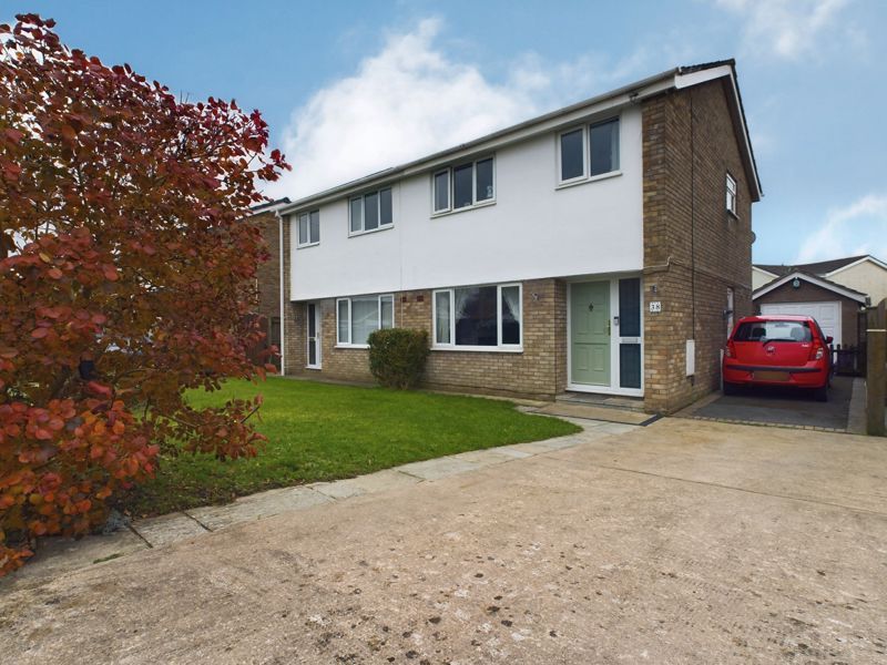 3 bed semidetached house for sale in Lapwing Avenue, Caldicot NP26, £