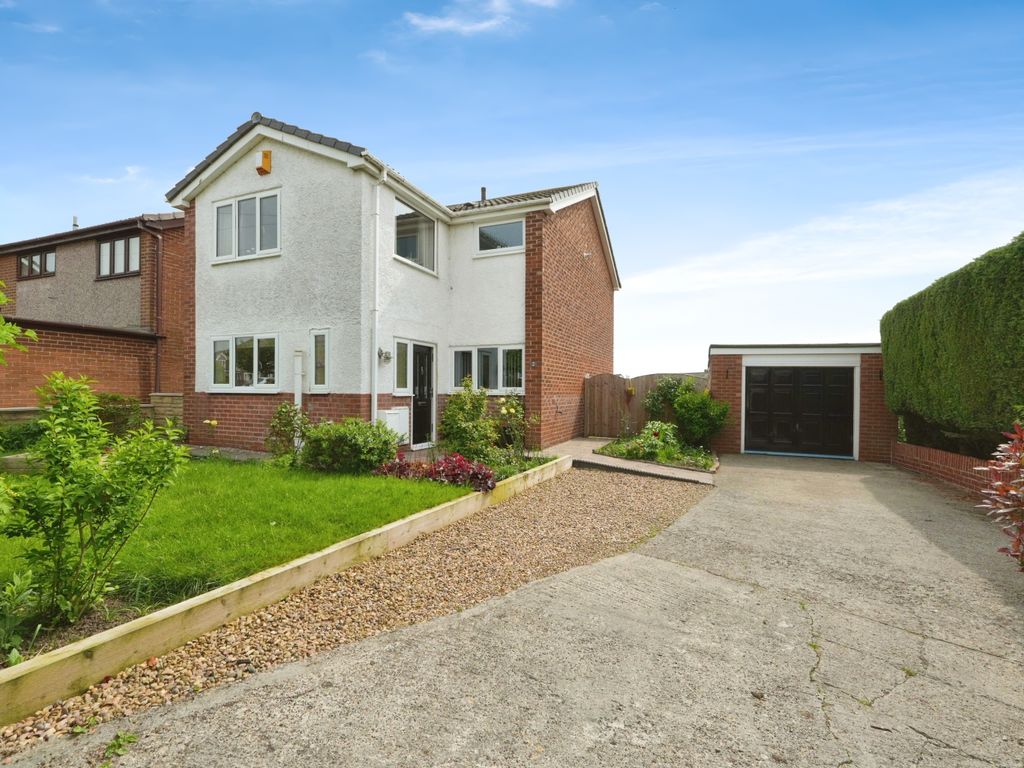 3 bed detached house for sale in Lindale Grove, Wakefield WF2, £300,000