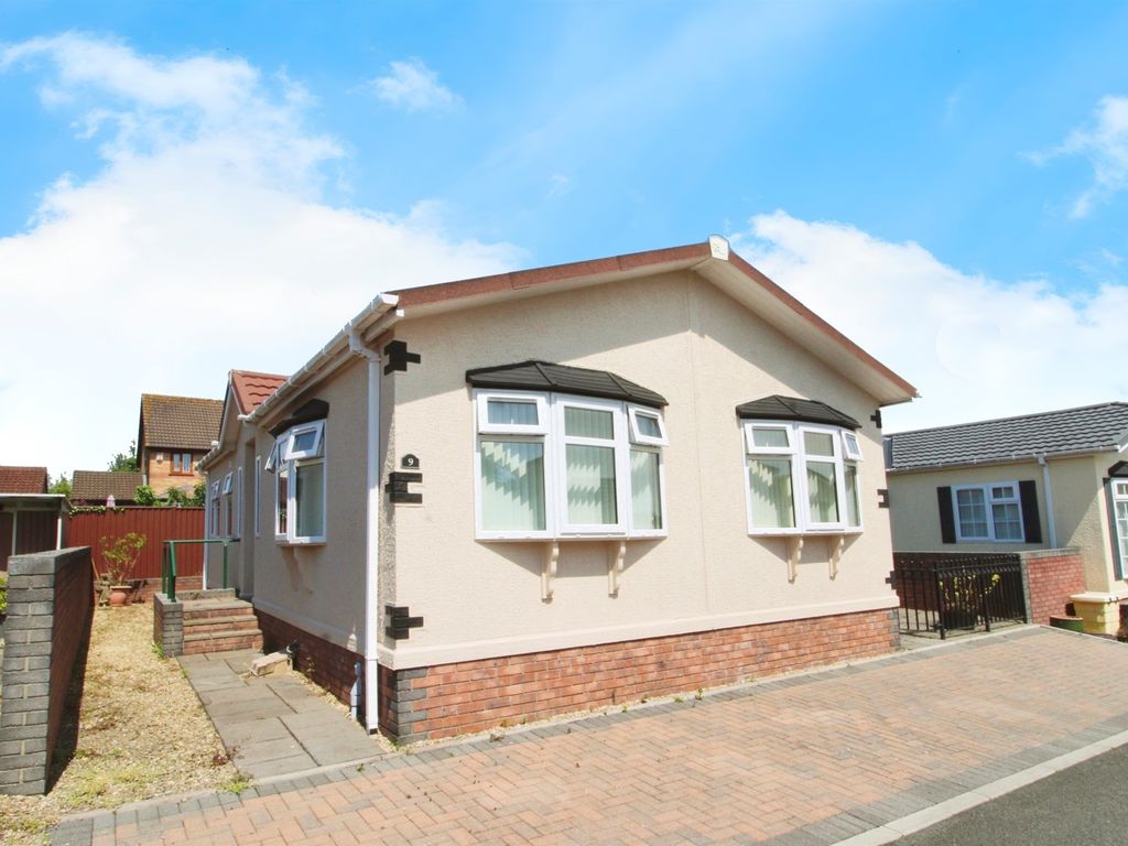 2 bed mobile/park home for sale in Park Avenue, Cambrian Residential