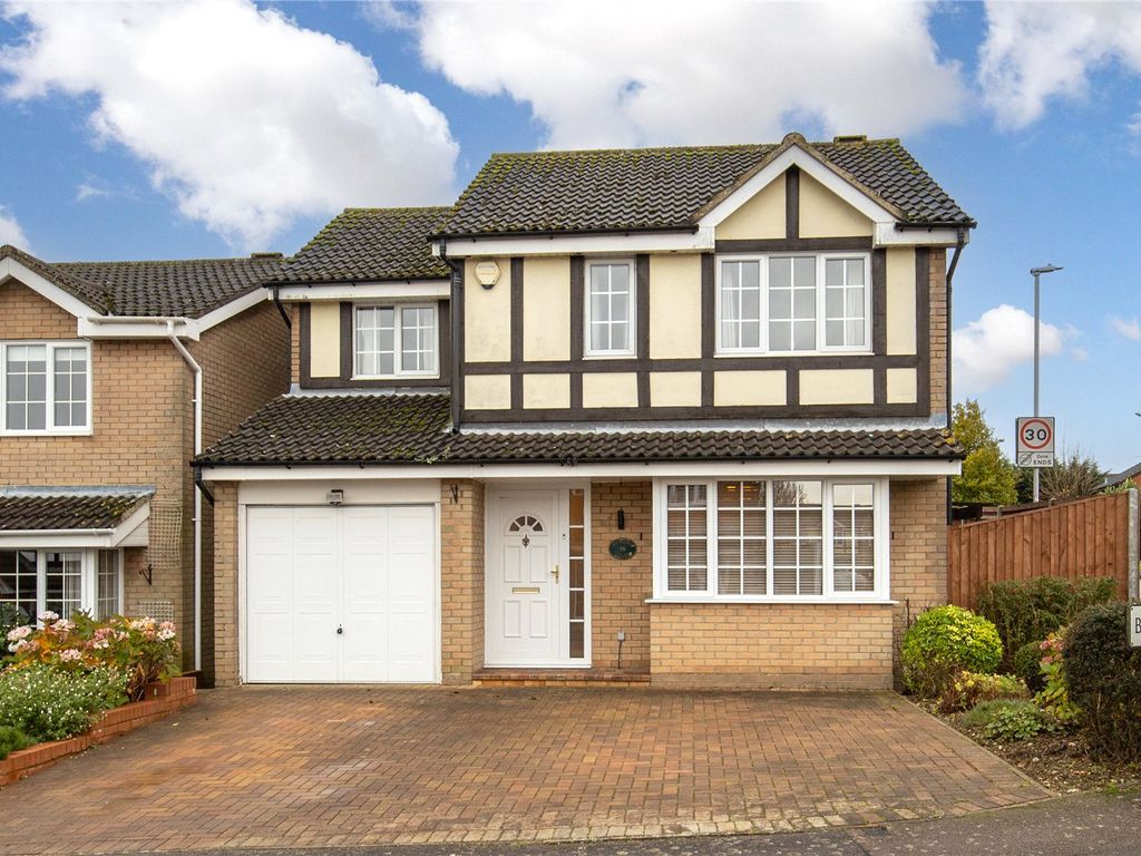 4 bed detached house for sale in Beckbury Close, Luton, Bedfordshire