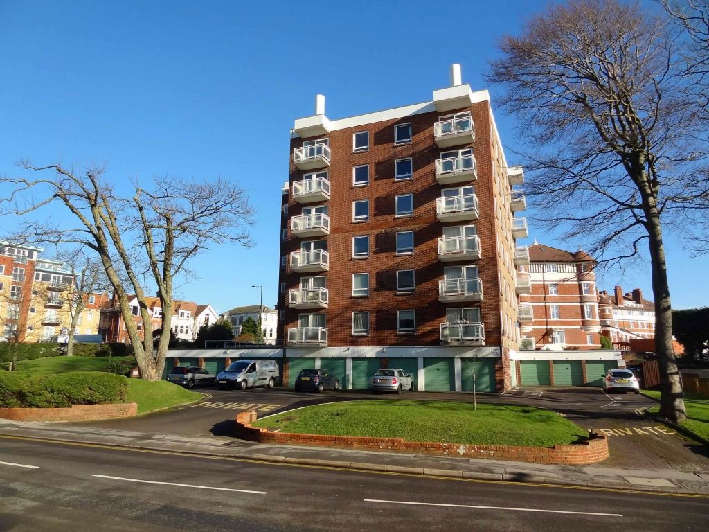 2 bed flat to rent in Owls Road, Bournemouth BH5, £1,350 pcm