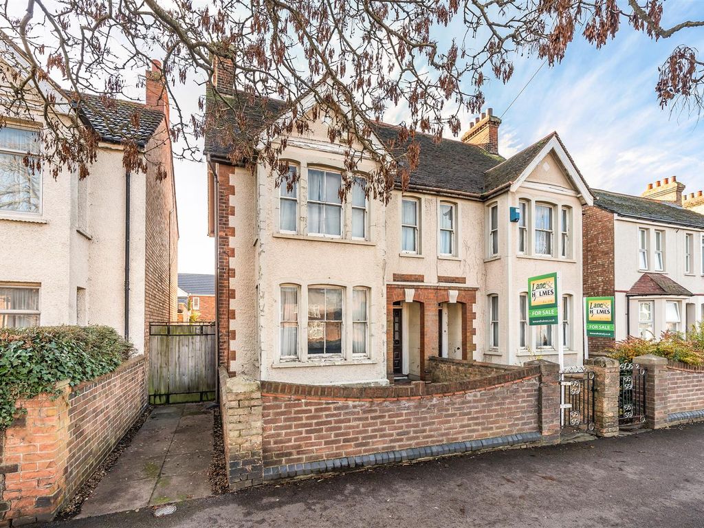 3 bed semidetached house for sale in London Road, Bedford MK42, £