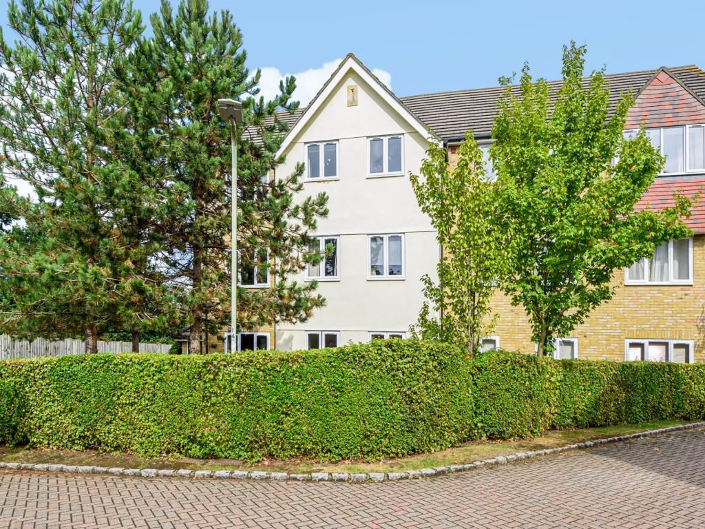 Oakey Drive Wokingham RG40  