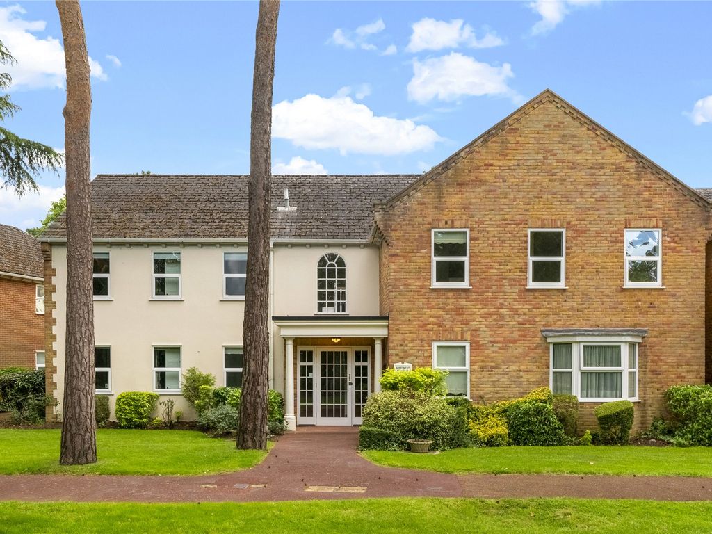 1 bed flat for sale in Fairlawn, Hall Place Drive, Weybridge, Surrey