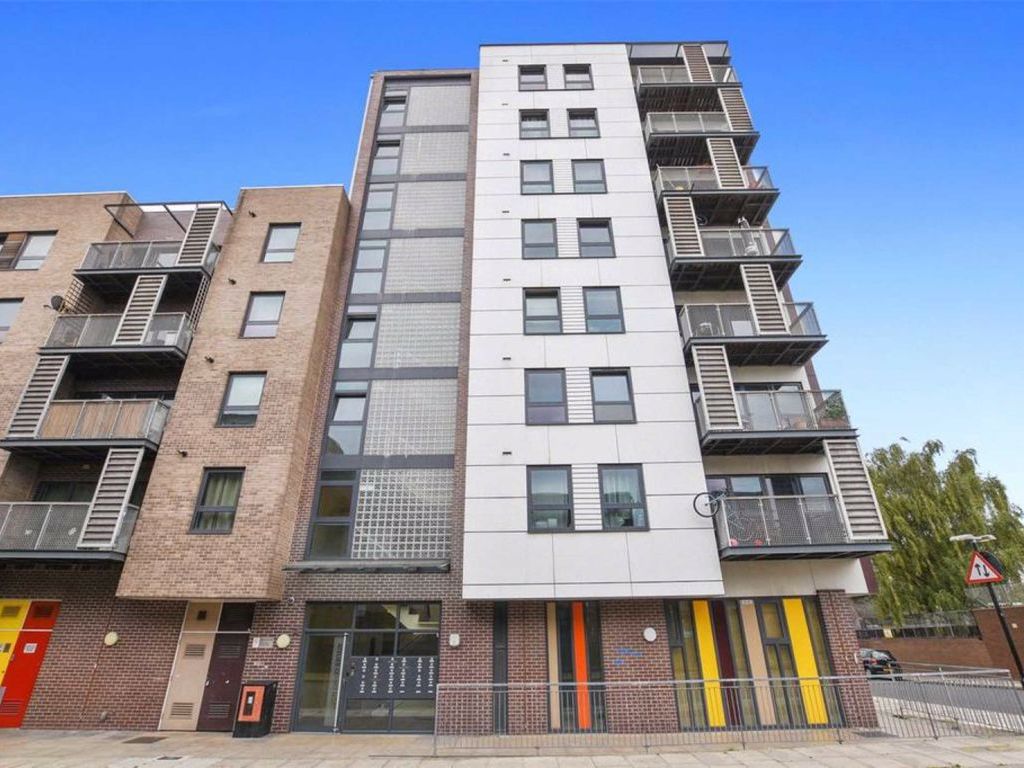3 bed flat to rent in Leven Road, London E14 Zoopla