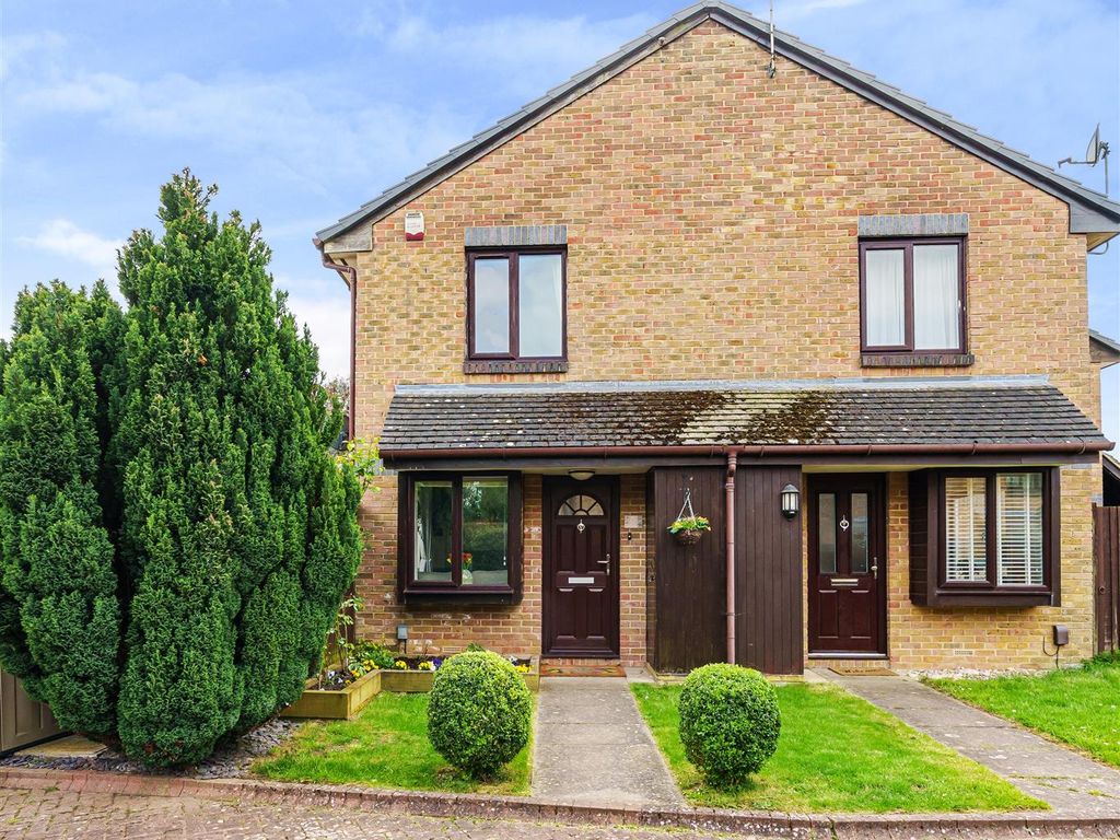 1 bed semidetached house for sale in All Saints Close, Wokingham
