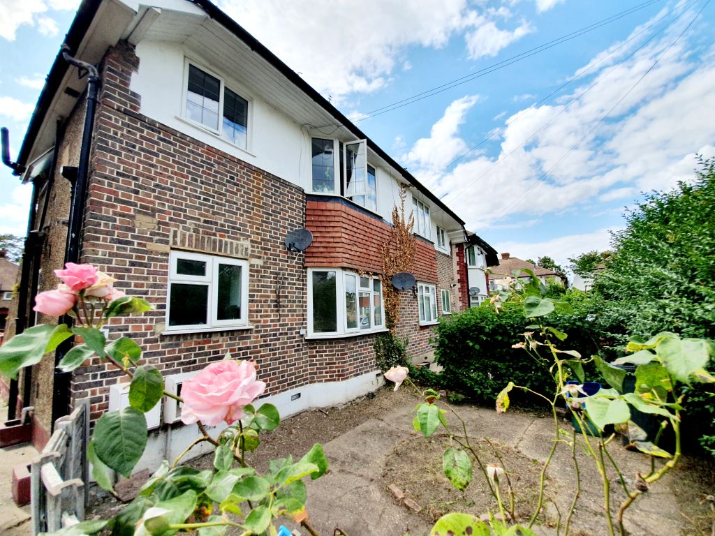 2 bed to rent in Staines Road, Feltham TW14, £1,750 pcm Zoopla