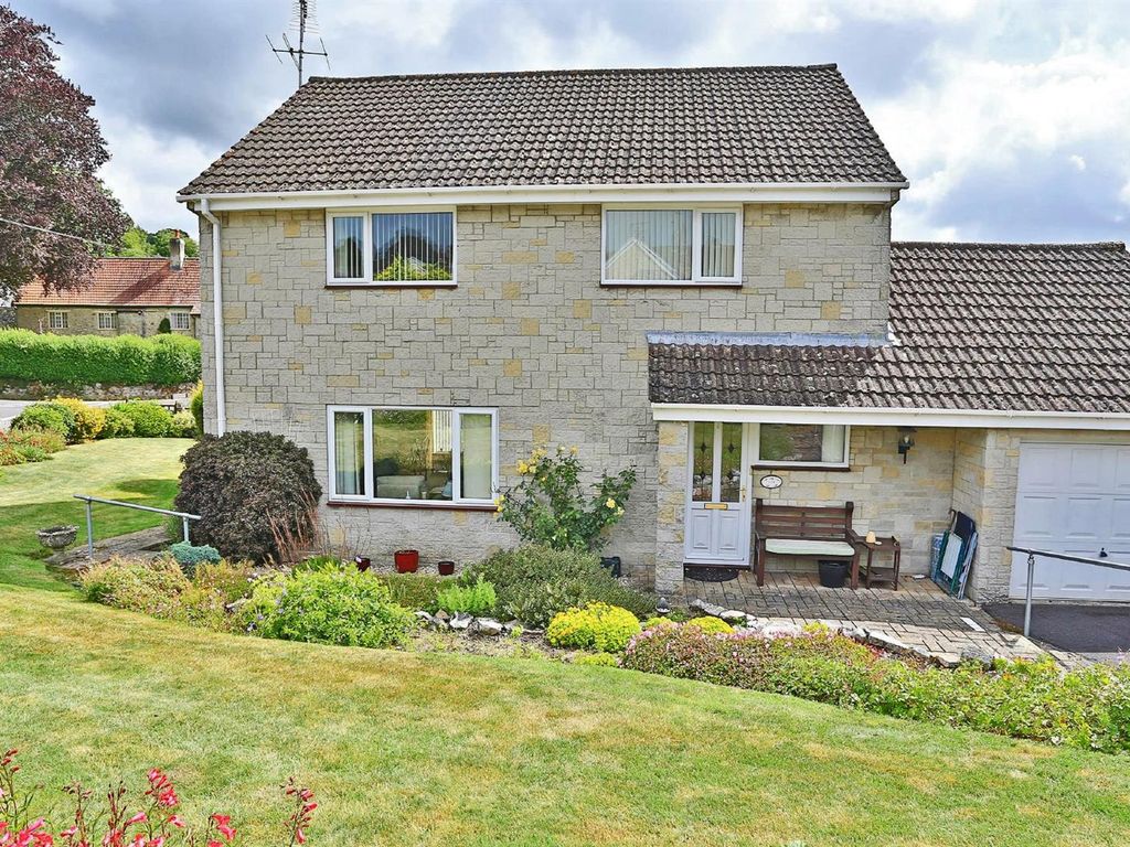4 bed detached house to rent in Broadwell Close, Combe St. Nicholas