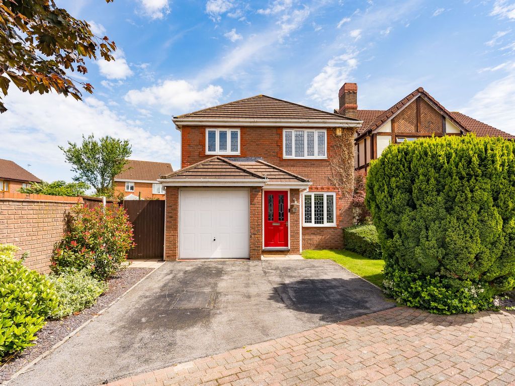 3 bed detached house for sale in Bowen Close, Widnes WA8, £275,000 Zoopla