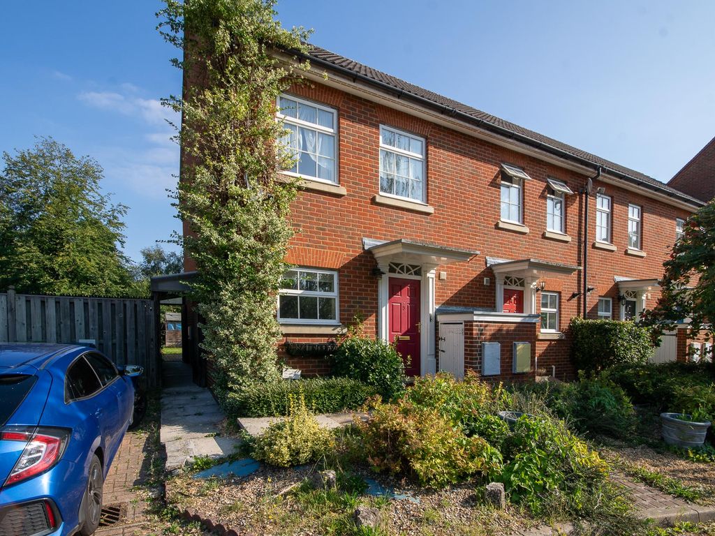 3 bed end terrace house to rent in Edinburgh Close, Pinner HA5, £2,100