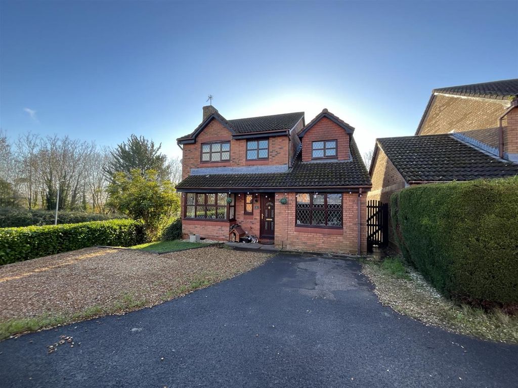 4 bed detached house for sale in Victoria Way, Undy, Caldicot NP26, £