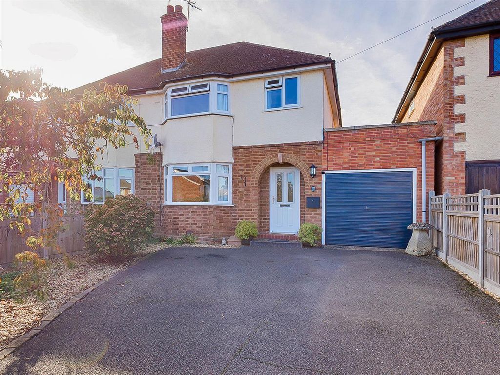 3 bed semidetached house for sale in Gardens Walk, UptonUponSevern