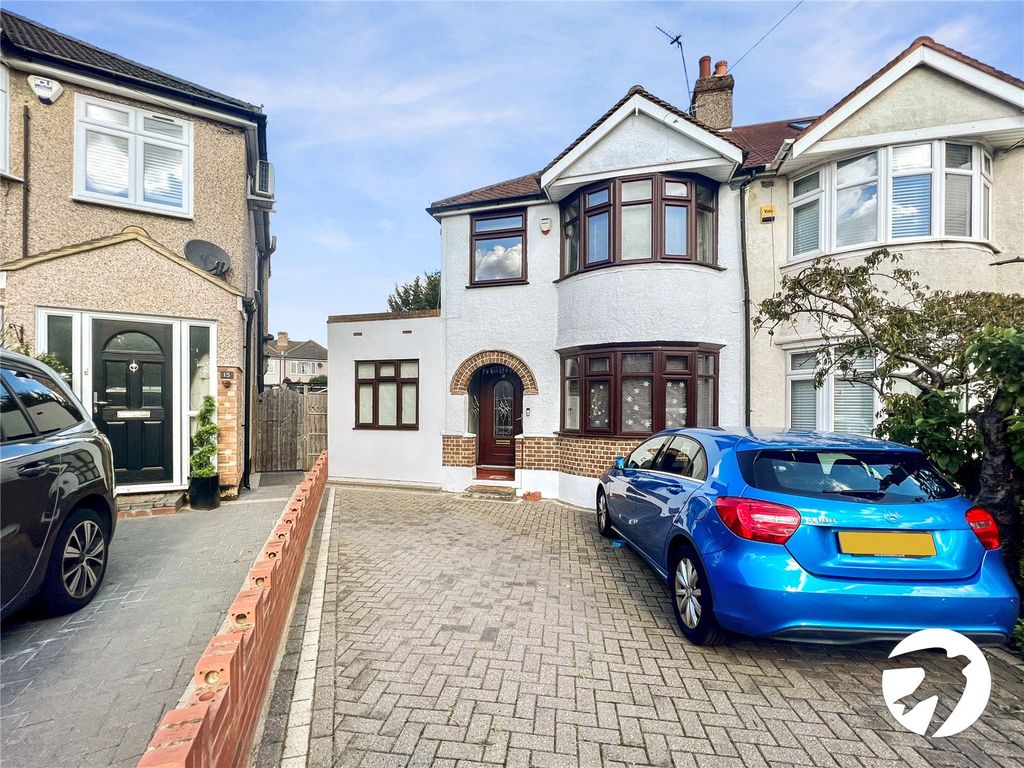 4 bed semidetached house to rent in Carlton Road, Welling, Kent DA16