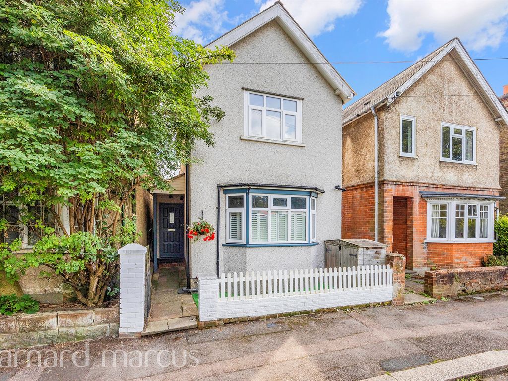 3 bed detached house for sale in Alpine Road, Redhill RH1, £500,000