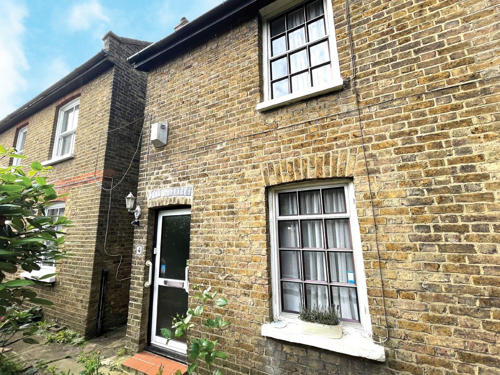 2 bed cottage for sale in Park Cottages, Hendon Lane, London N3, £