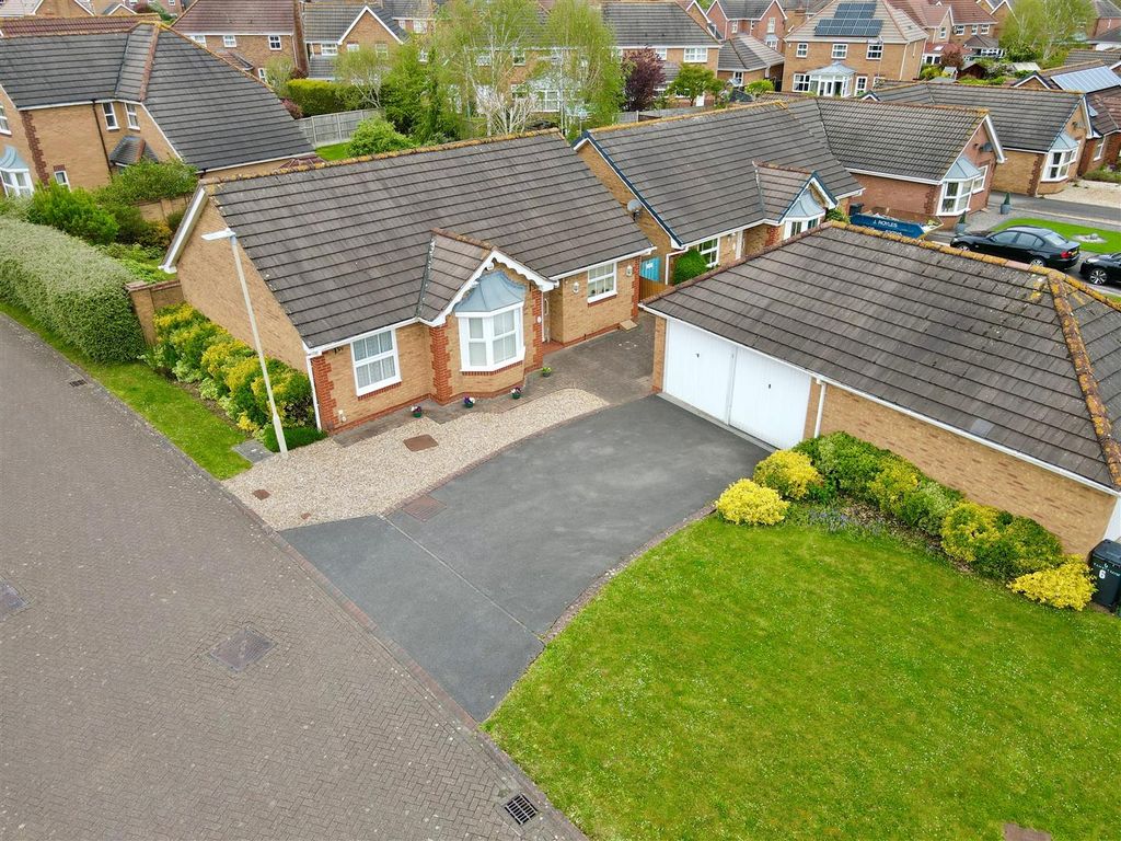 2 bed detached bungalow for sale in Tansy Close, Abbeymead, Gloucester