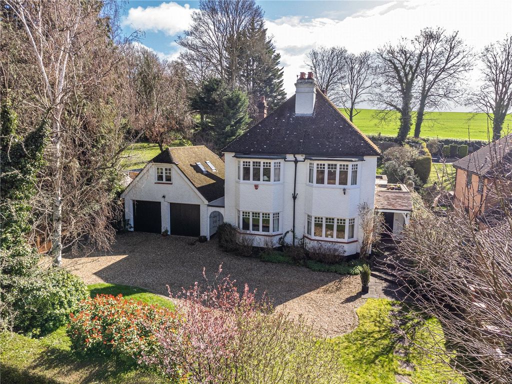 5 bed detached house for sale in New Road, Digswell, Welwyn