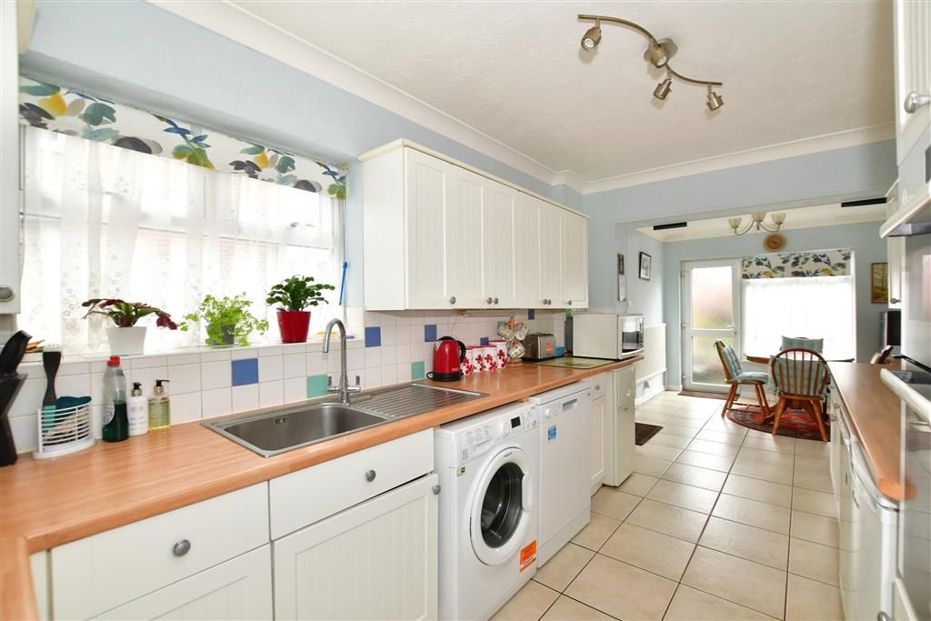 3 bed semidetached house for sale in The Avenue, Greenacres, Aylesford