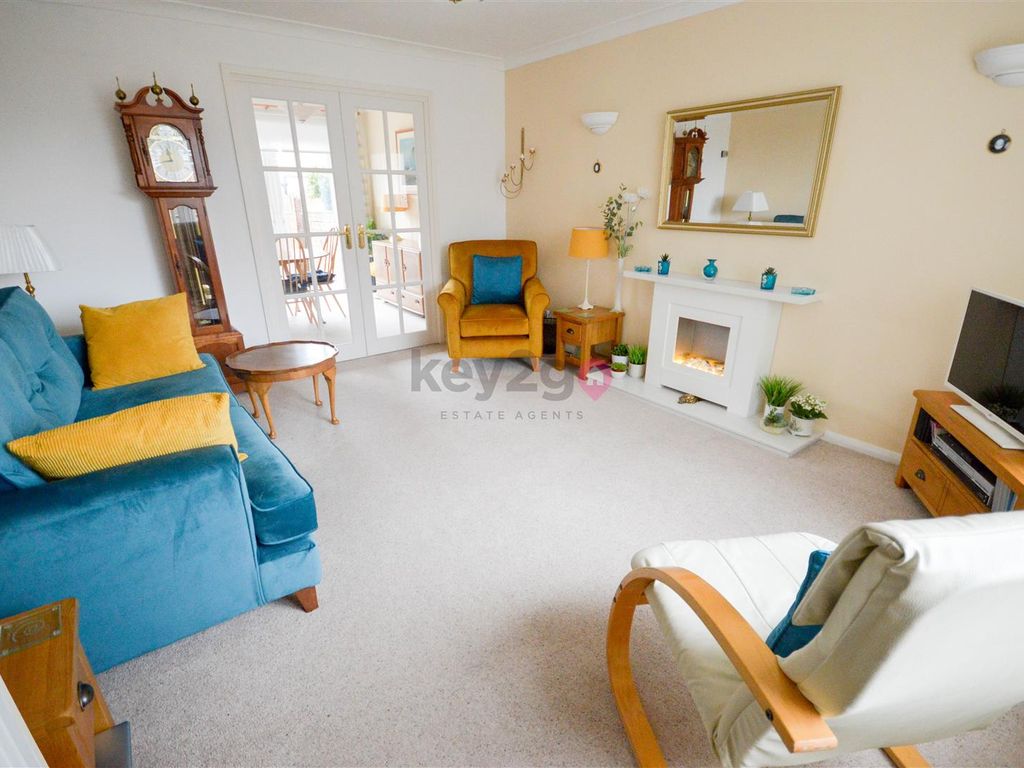 3 bed detached house for sale in Parsley Hay Road, Sheffield S13, £