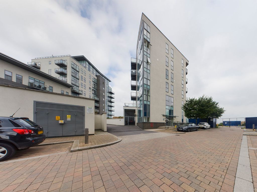 2 bed flat to rent in Wainwright Avenue, Greenhithe, Kent DA9 Zoopla