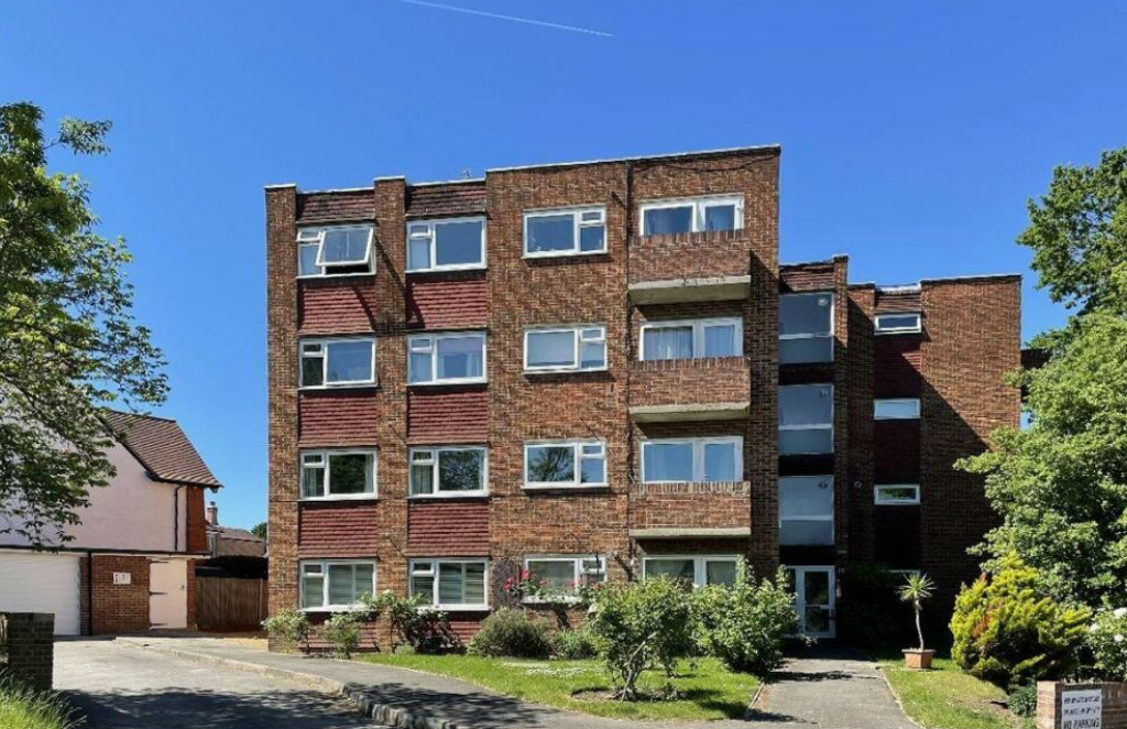 2 bed flat for sale in Cranes Drive, Surbiton KT5 Zoopla