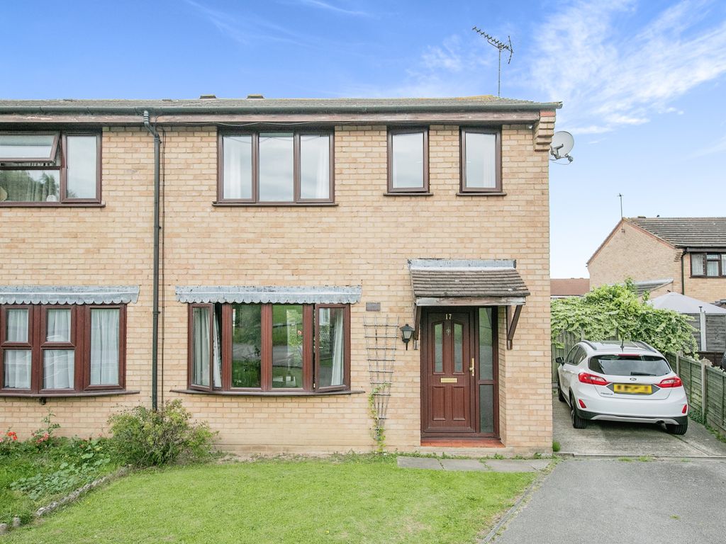 3 bed semidetached house for sale in Curlew Croft, Colchester, Essex