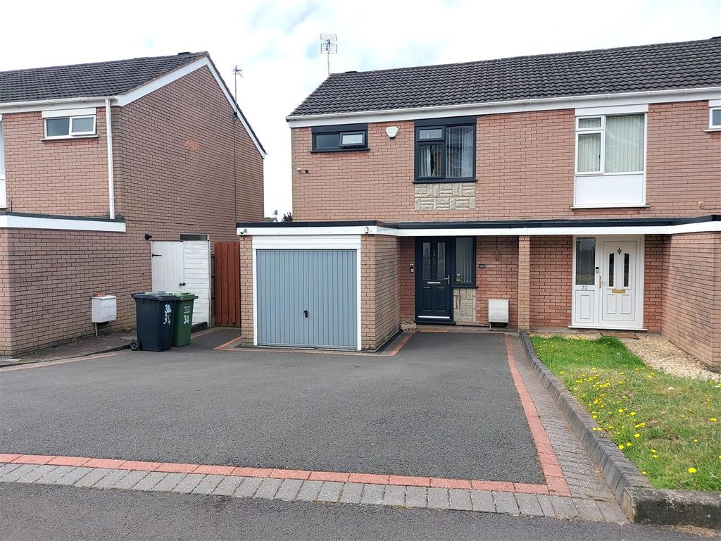 3 bed semidetached house for sale in Malham Road, StourportOnSevern