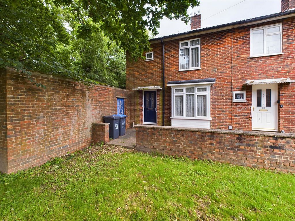2 bed end terrace house for sale in Woodlands Road, East Grinstead