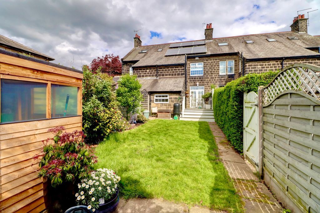 4 bed terraced house for sale in Ashtofts Mount, Guiseley, Leeds LS20