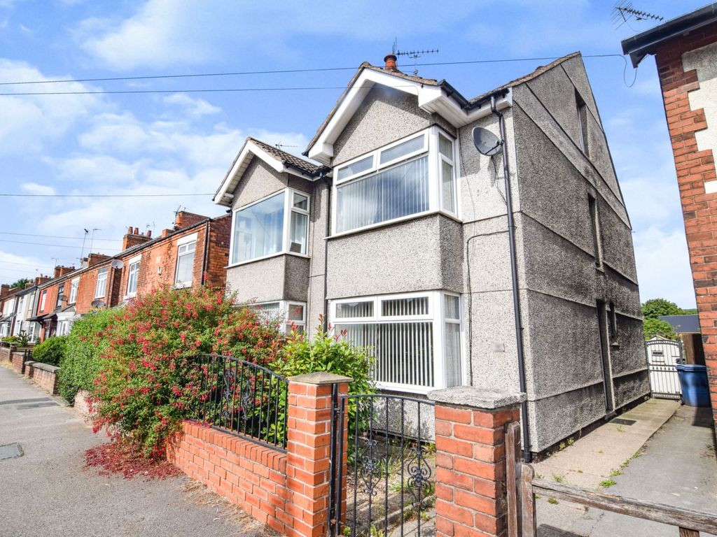 3 bed semidetached house for sale in Chesterfield Road North