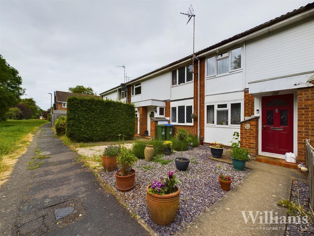 2 bed end terrace house for sale in Lower Close, Hartwell, Aylesbury