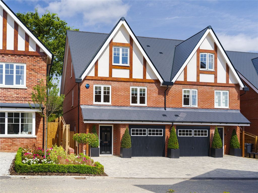 New home, 4 bed semidetached house for sale in High Road, Broxbourne